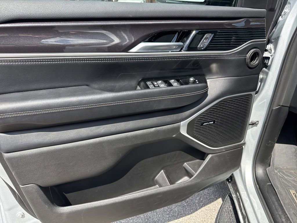 Used 2024 Jeep Wagoneer L 2WD image 7