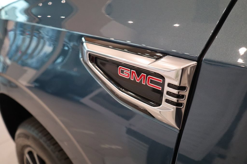 Used 2025 GMC Yukon XL Denali w/ Denali Reserve Package AWD/4WD image 14