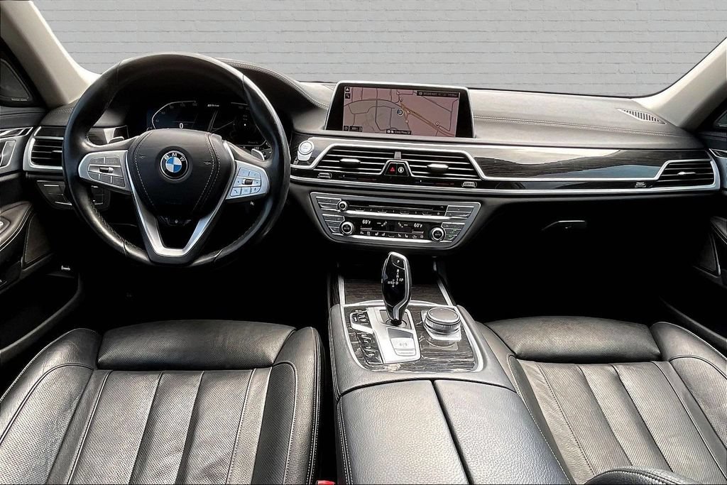 Used 2020 BMW 745e xDrive AWD/4WD image 7