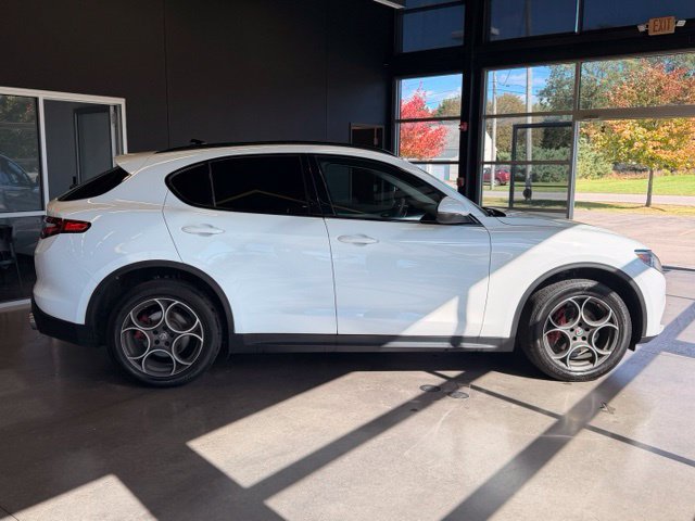 Used 2018 Alfa Romeo Stelvio Sport w/ Quick Order Package 22J Sport AWD/4WD image 6