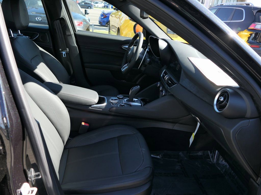 New 2024 Alfa Romeo Giulia Sprint image 28