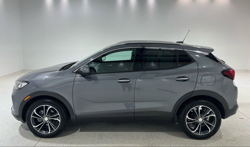 Used 2022 Buick Encore GX Essence image 2