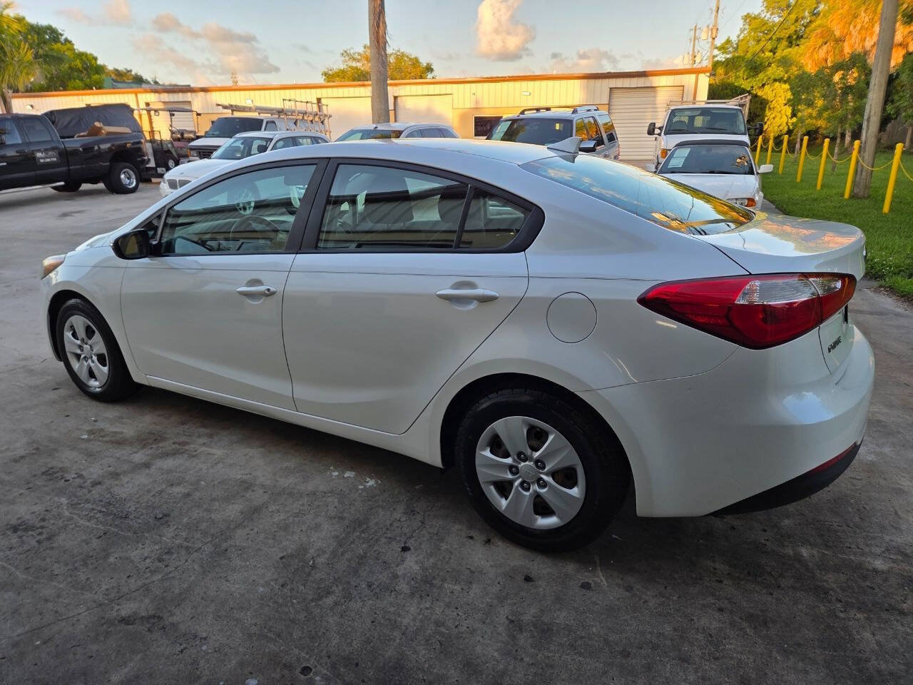 Used 2016 Kia Forte LX w/ LX Popular Package FWD image 4