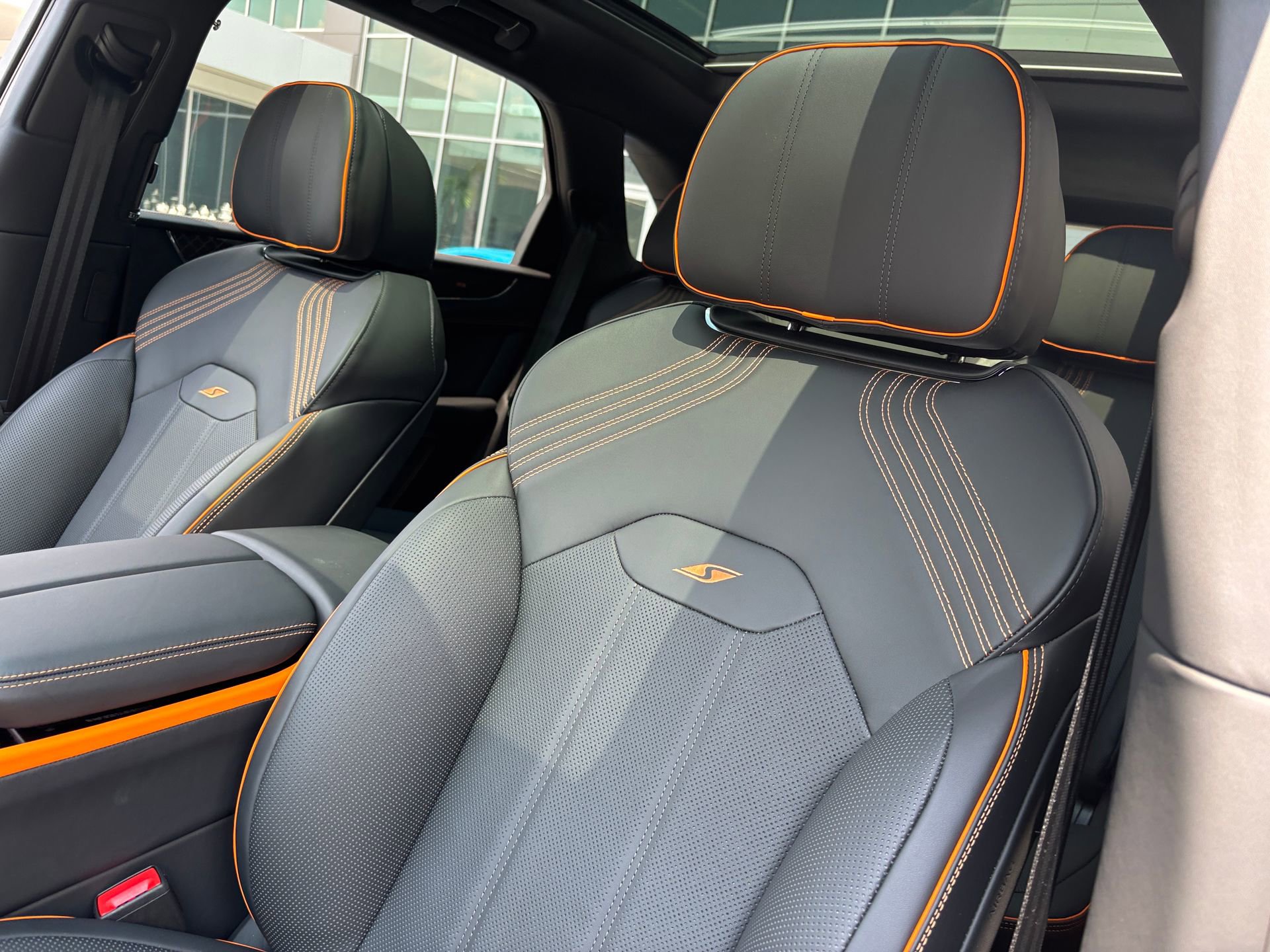 New 2025 Bentley Bentayga image 14
