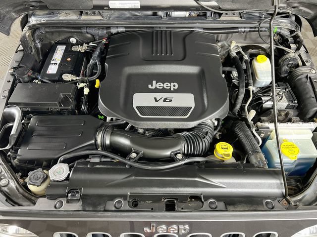 Used 2017 Jeep Wrangler Unlimited Sahara w/ Connectivity Group AWD/4WD image 25