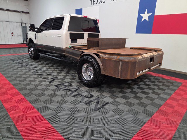 Used 2017 Ford F350 Lariat w/ Lariat Value Package AWD/4WD image 5