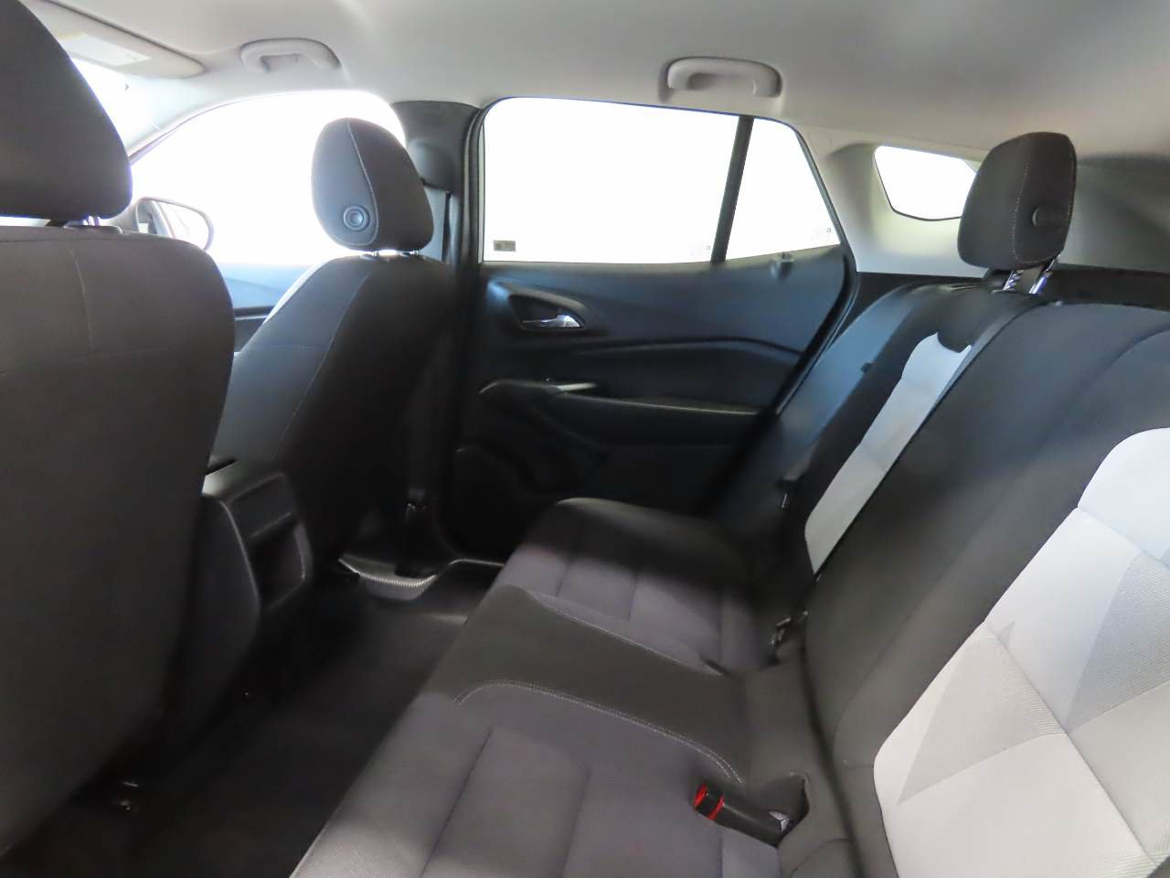 Used 2025 Chevrolet Trax LS FWD image 16