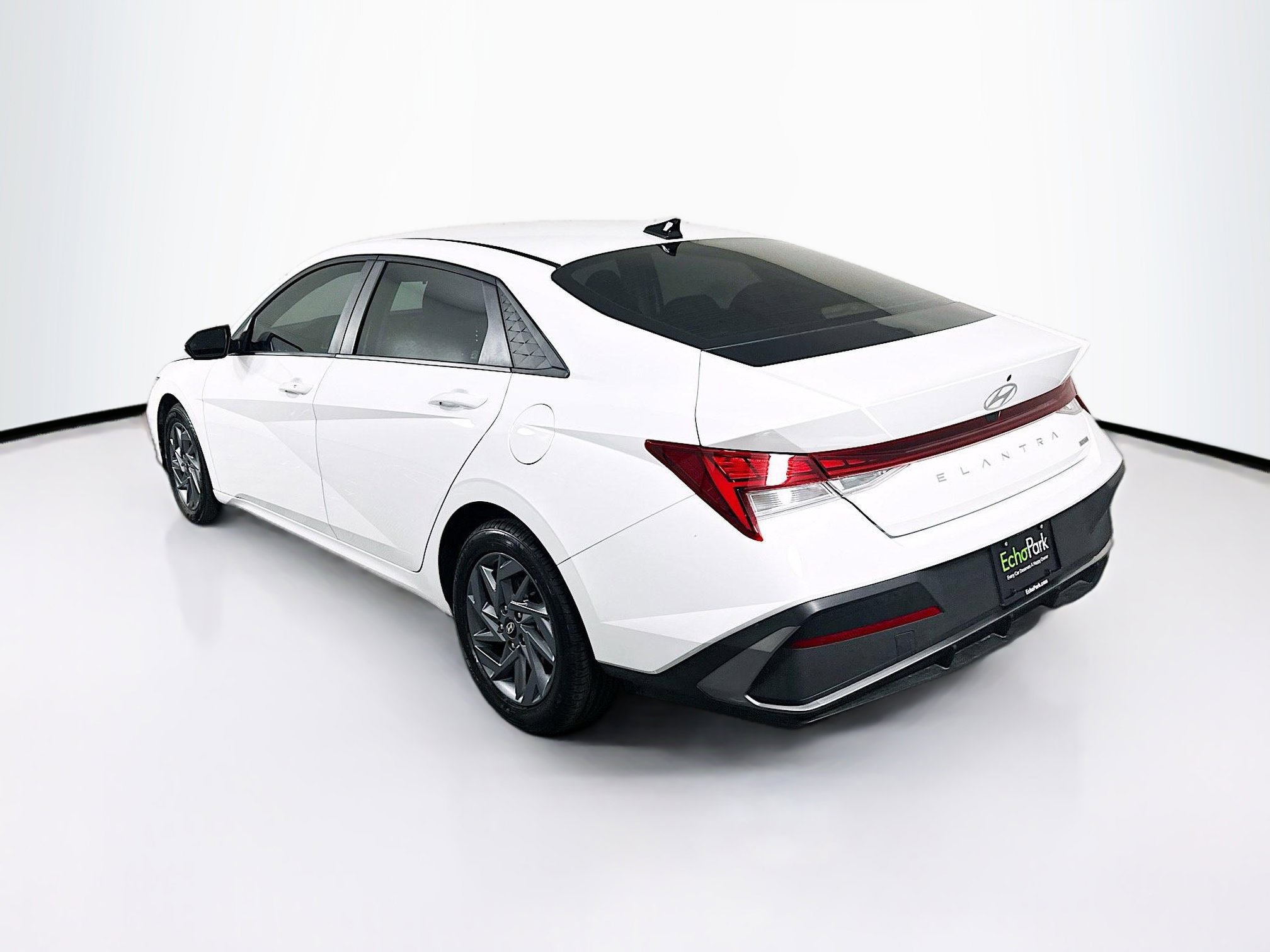 Used 2025 Hyundai Elantra Blue image 5