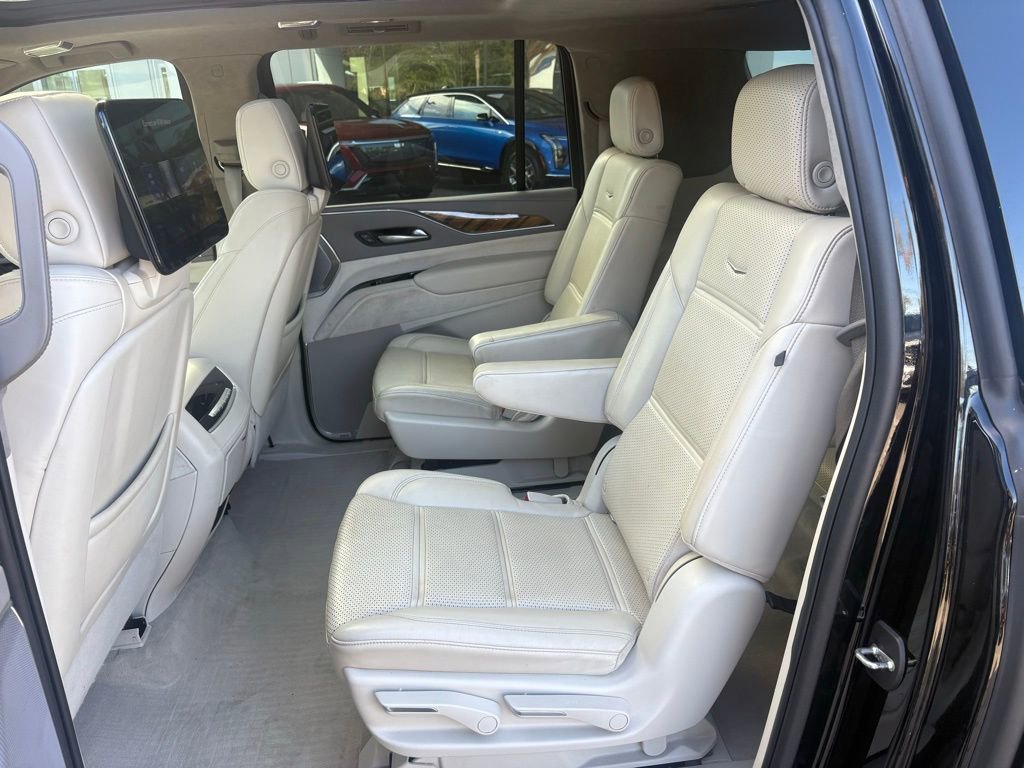 Used 2022 Cadillac Escalade ESV Sport Platinum image 15