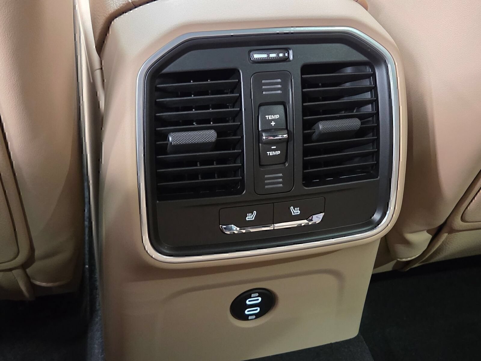 Certified 2026 Porsche Macan AWD/4WD image 12