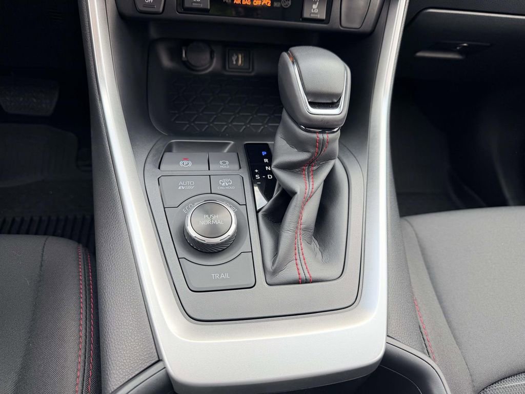 Used 2025 Toyota RAV4 SE w/ Weather & Moonroof Package AWD/4WD image 6