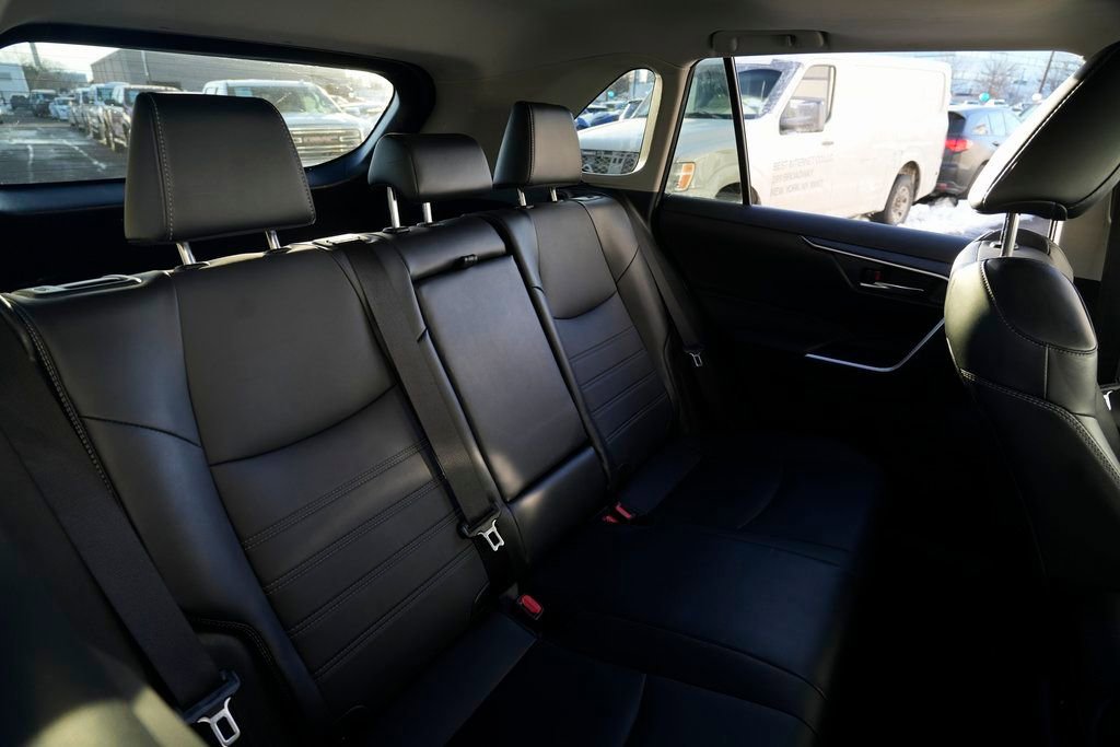 Used 2022 Toyota RAV4 XLE Premium image 35