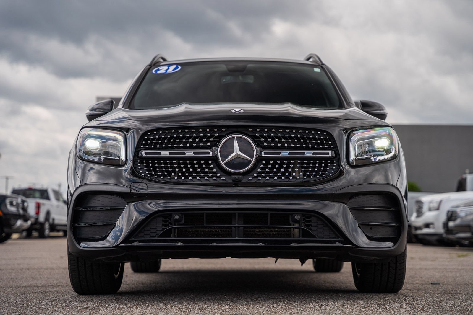 Used 2021 Mercedes-Benz GLB 250 4MATIC w/ AMG Line image 2