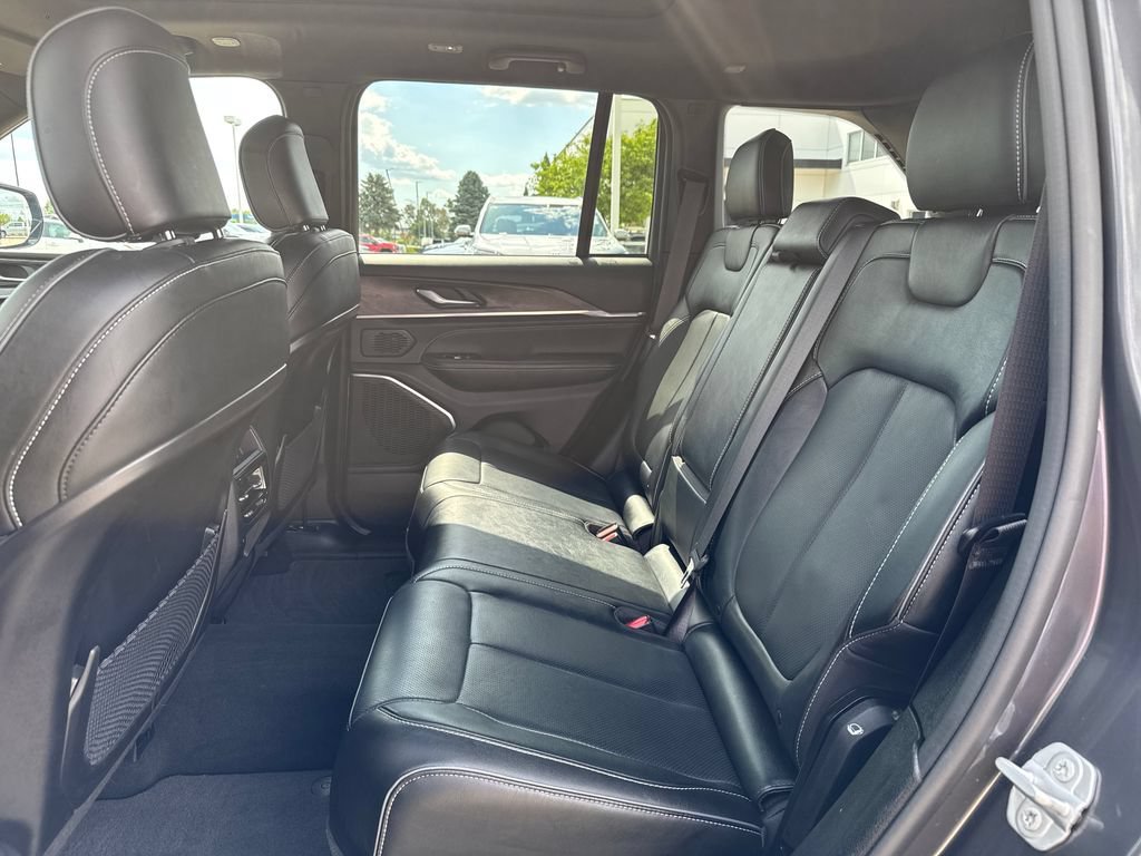 Used 2023 Jeep Grand Cherokee Overland AWD/4WD image 33