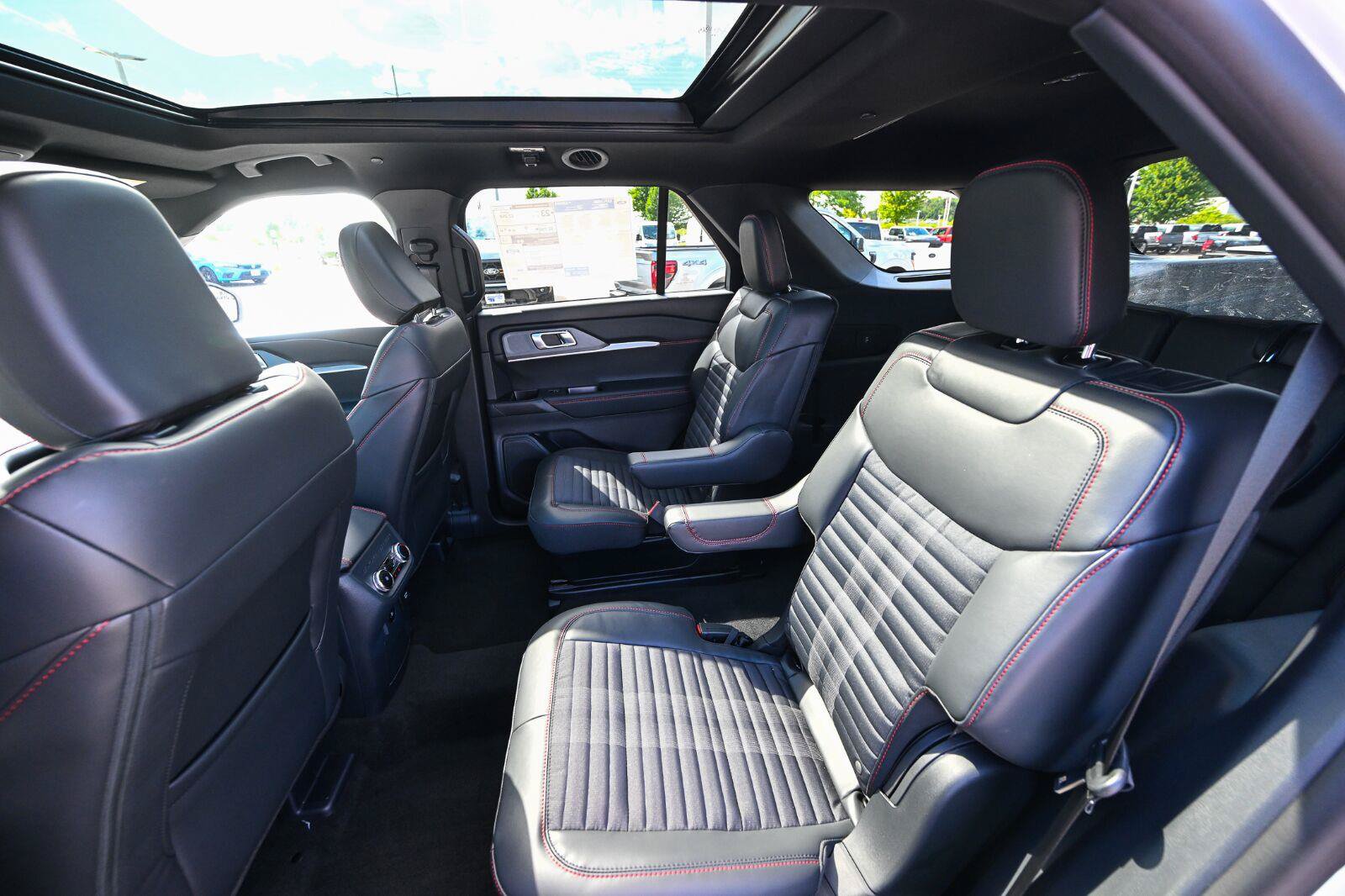New 2026 Ford Explorer ST-Line w/ ST-Line Street Pack AWD/4WD image 20