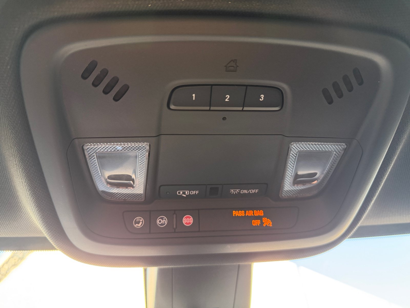 Used 2022 Chevrolet Traverse LT FWD image 26