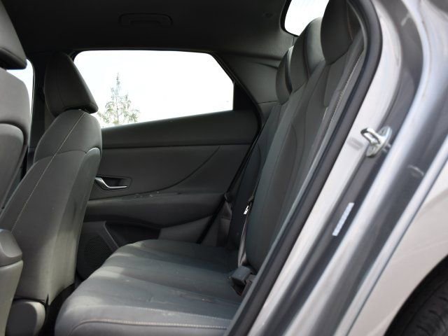 Used 2022 Hyundai Elantra SEL w/ Preferred Accessory Package FWD image 13