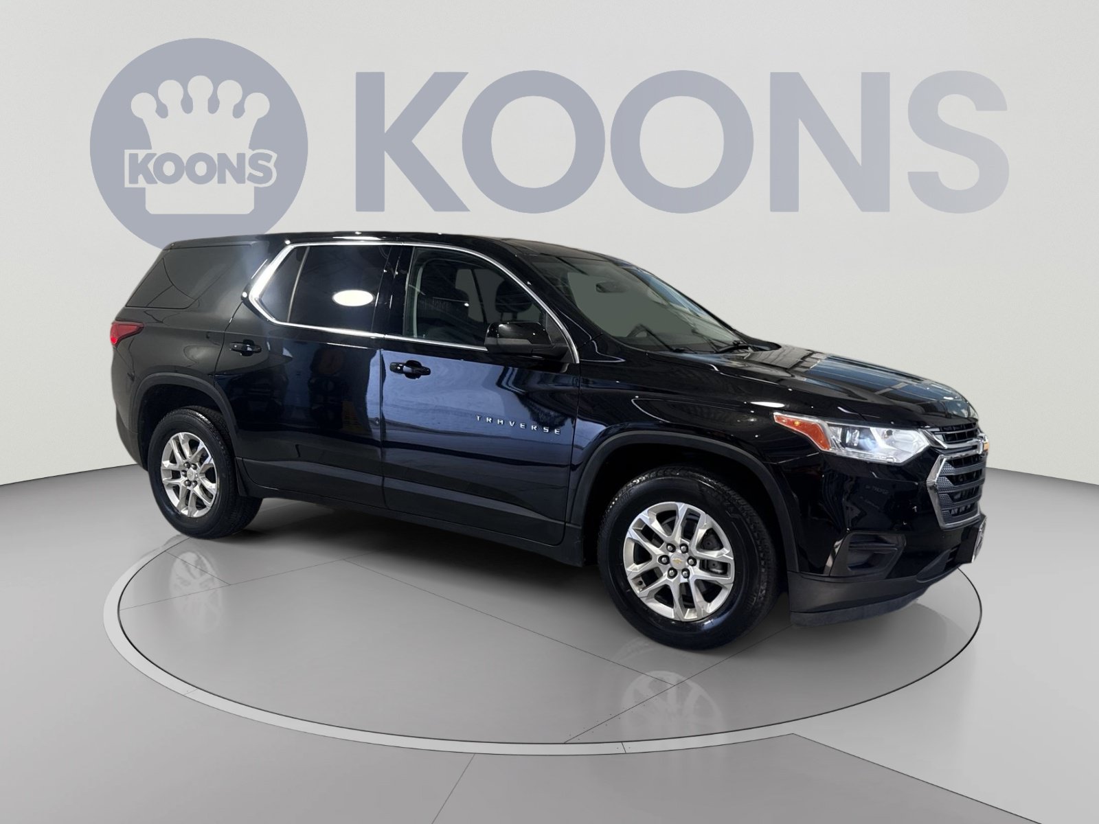 Used 2021 Chevrolet Traverse LS FWD image 2