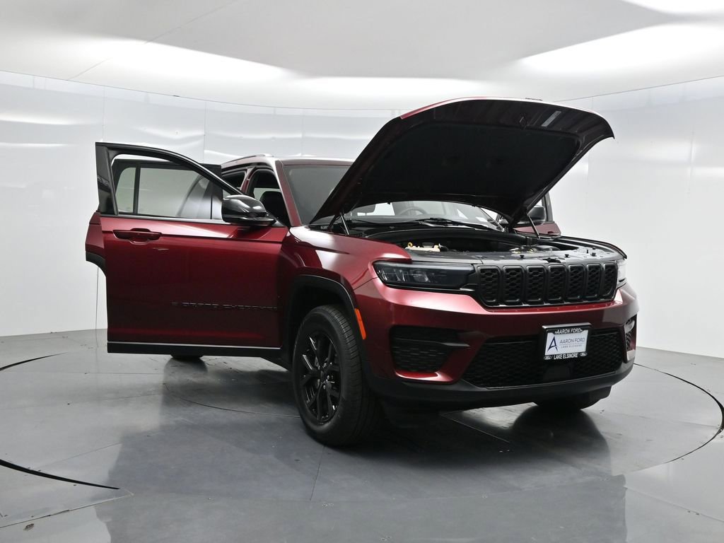 Used 2024 Jeep Grand Cherokee Altitude image 35