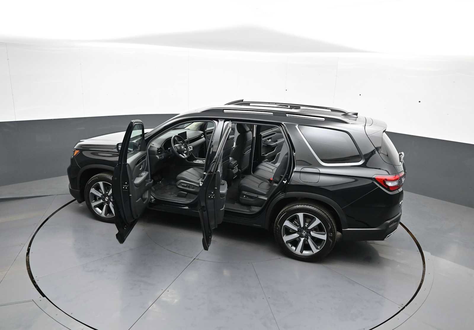 Certified 2025 Honda Pilot Touring image 47