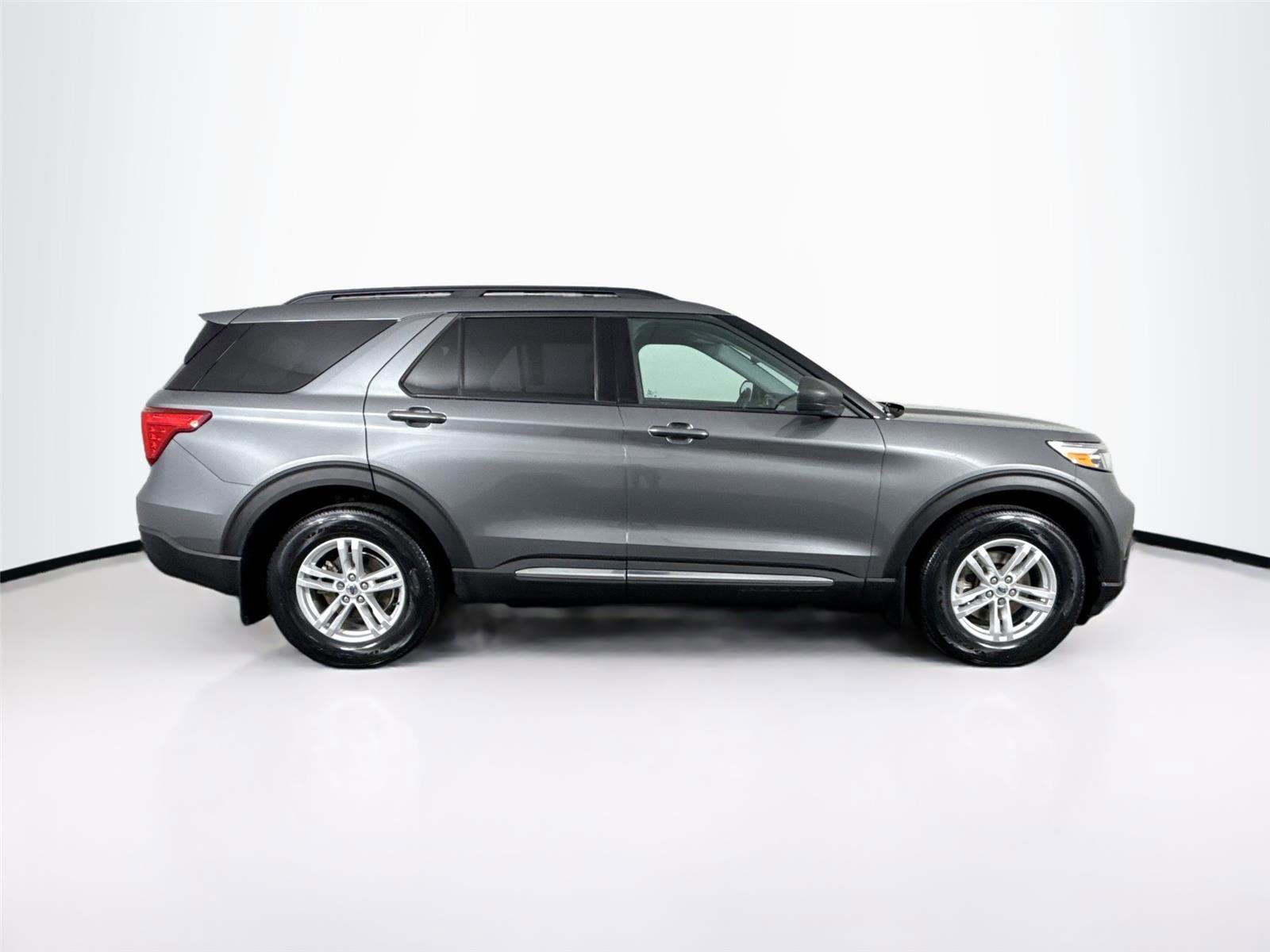 Used 2024 Ford Explorer XLT w/ Class IV Trailer Tow Package image 10