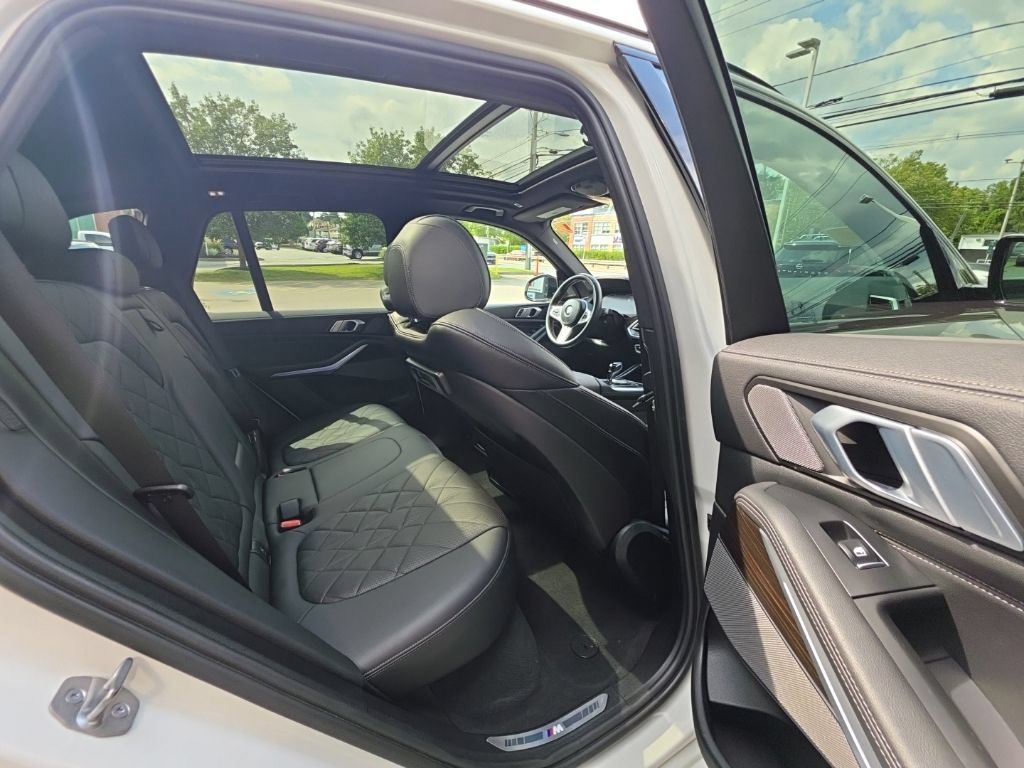Used 2023 BMW X5 xDrive40i w/ M Sport Package AWD/4WD image 17