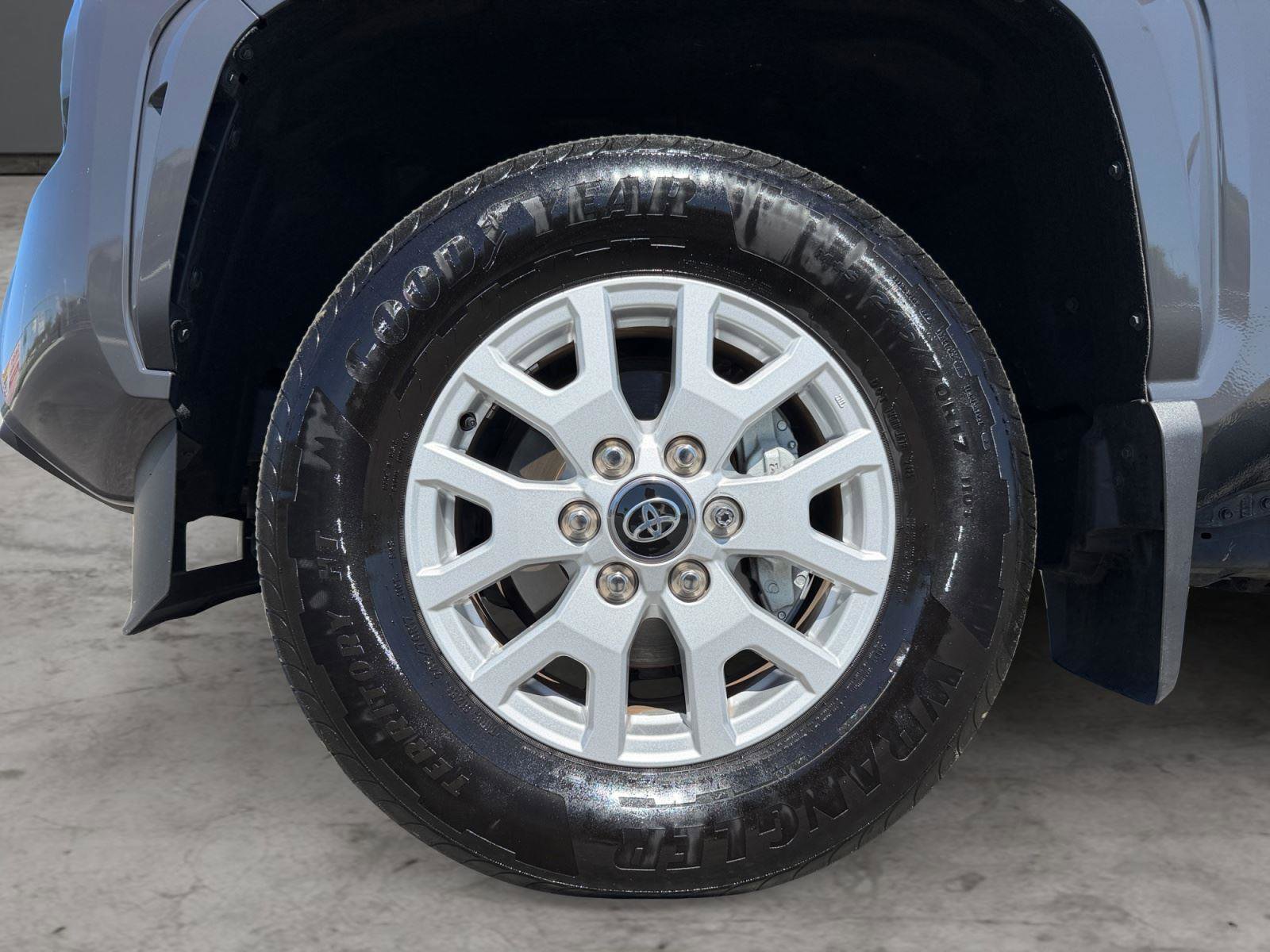 Certified 2025 Toyota Tacoma SR5 AWD/4WD image 8