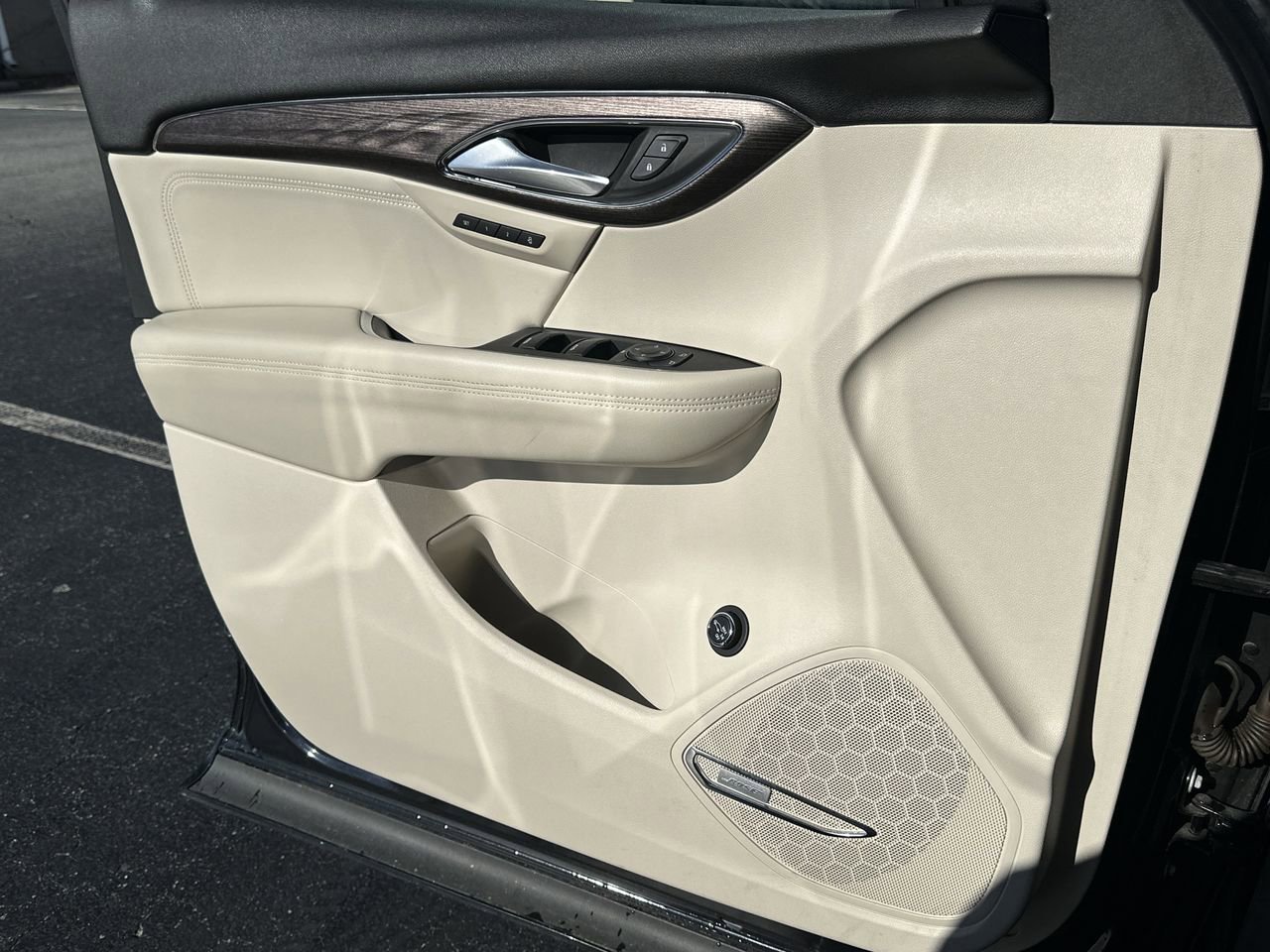 Used 2021 Buick Envision Avenir w/ Technology Package II image 18