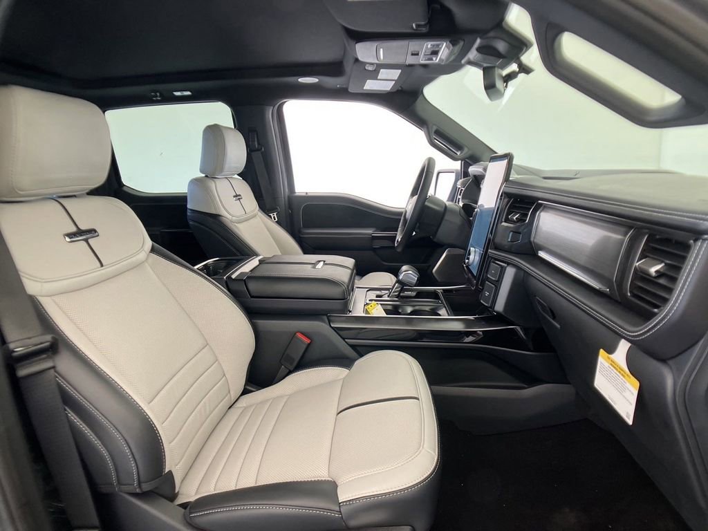 New 2023 Ford F150 Lightning Platinum image 24
