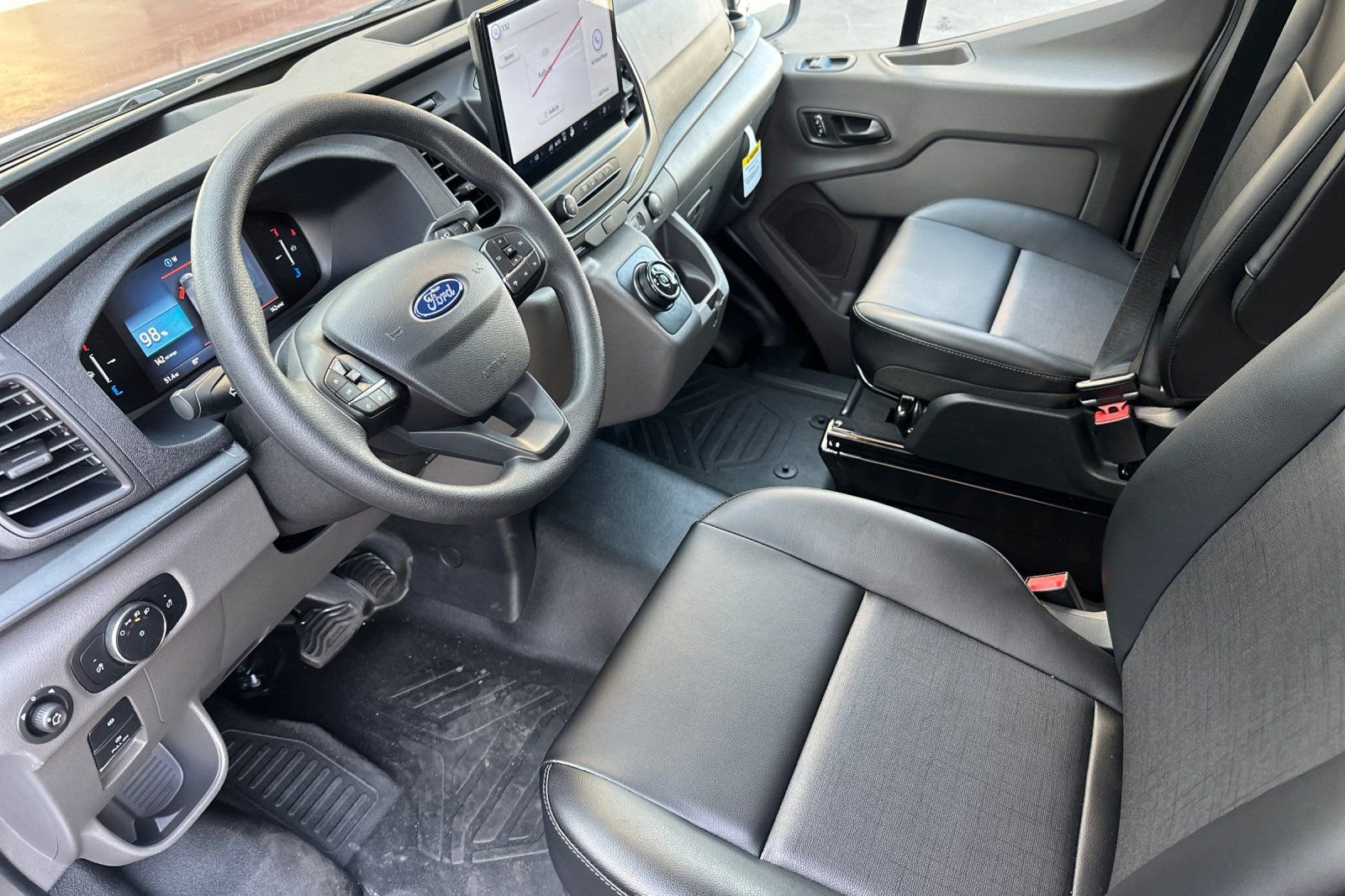 New 2026 Ford E-Transit 148 High Roof Extended image 9