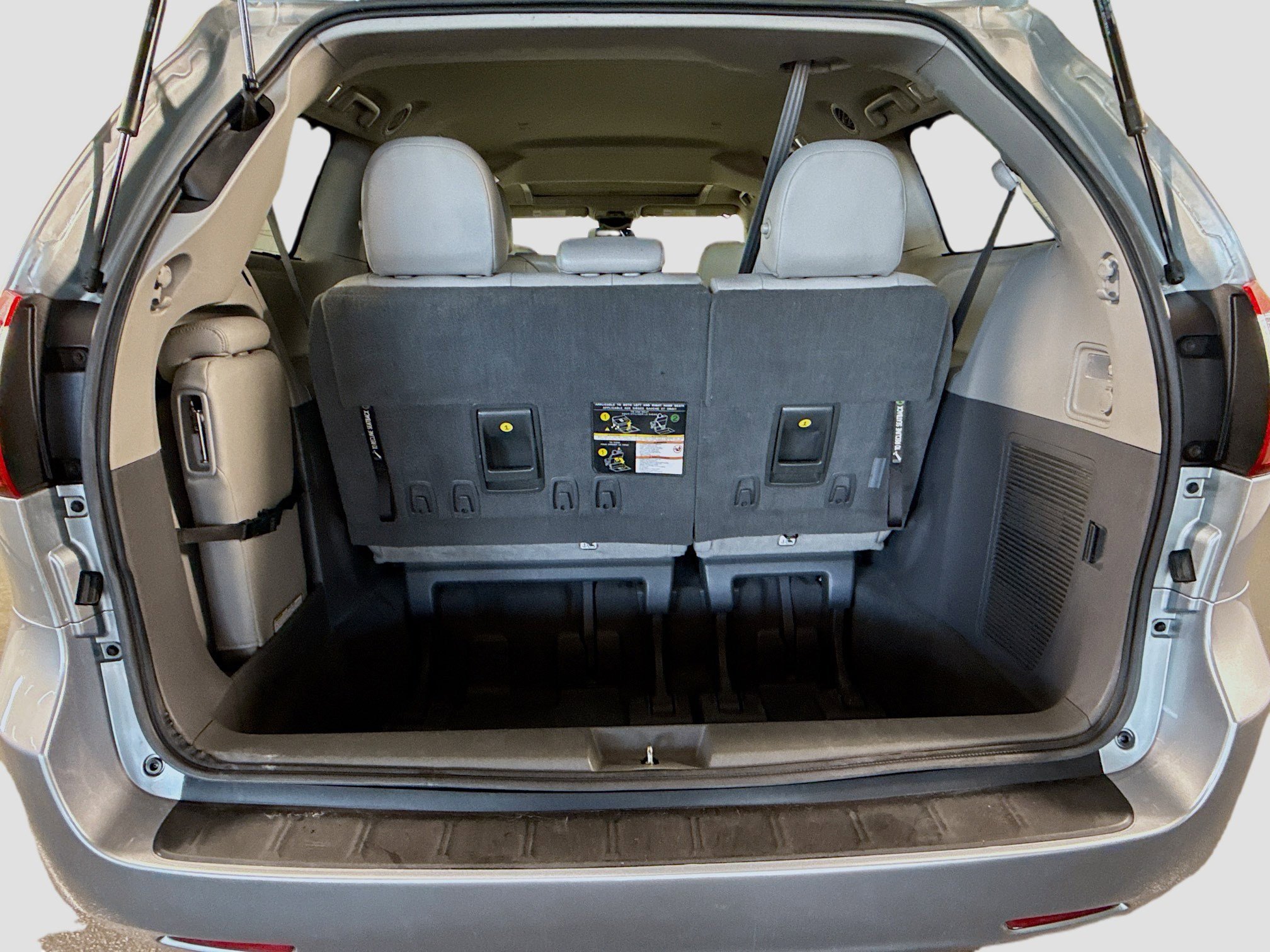 Used 2020 Toyota Sienna XLE FWD image 33