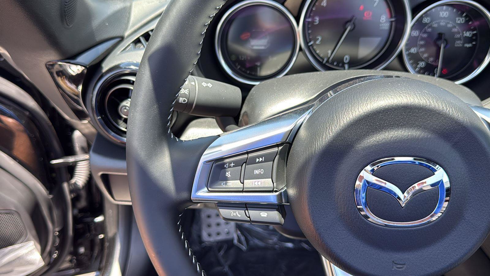 New 2026 MAZDA MX-5 Miata Club w/ Interior Package RWD image 12