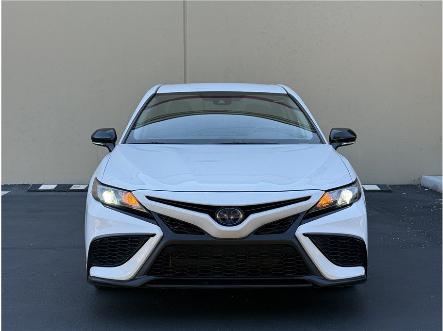 Used 2022 Toyota Camry SE FWD image 3