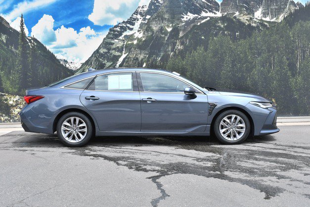 Certified 2019 Toyota Avalon XLE w/ Moonroof Package FWD image 2