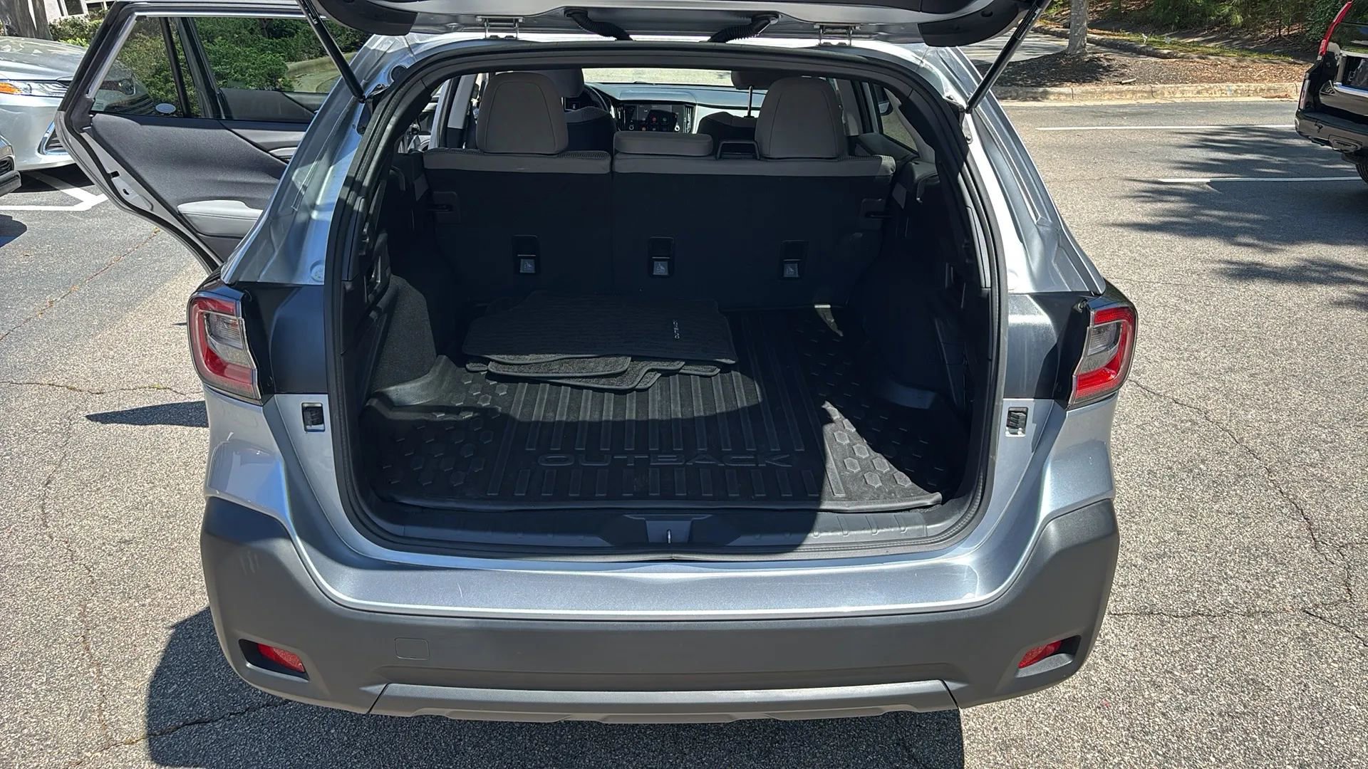 Used 2023 Subaru Outback Premium image 18