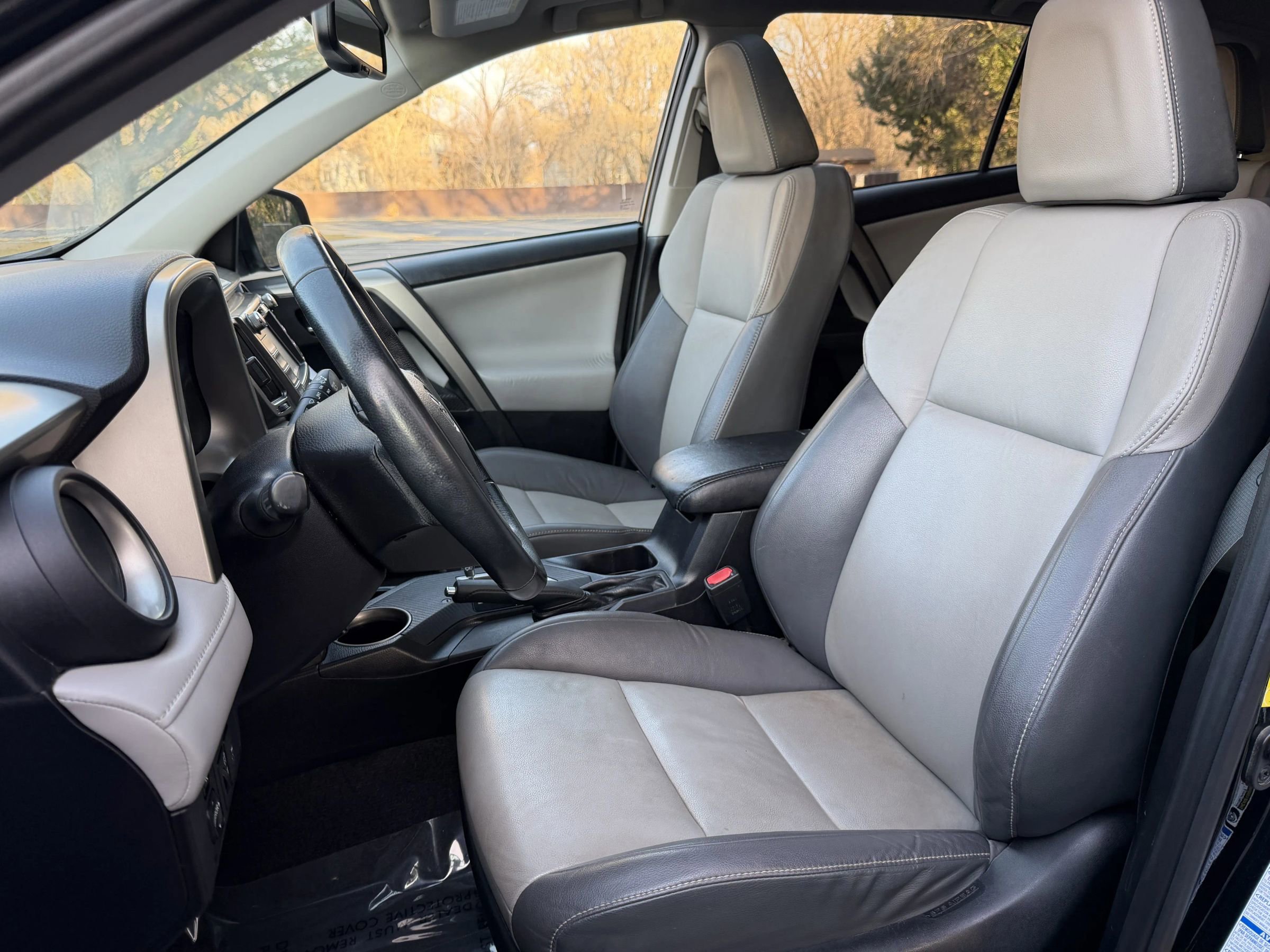 Used 2015 Toyota RAV4 Limited image 17