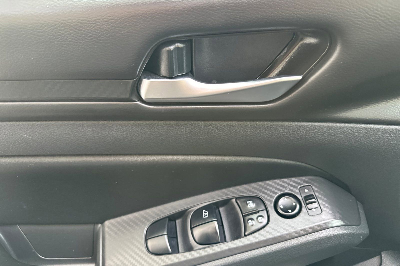 Used 2024 Nissan Altima 2.5 SV image 11