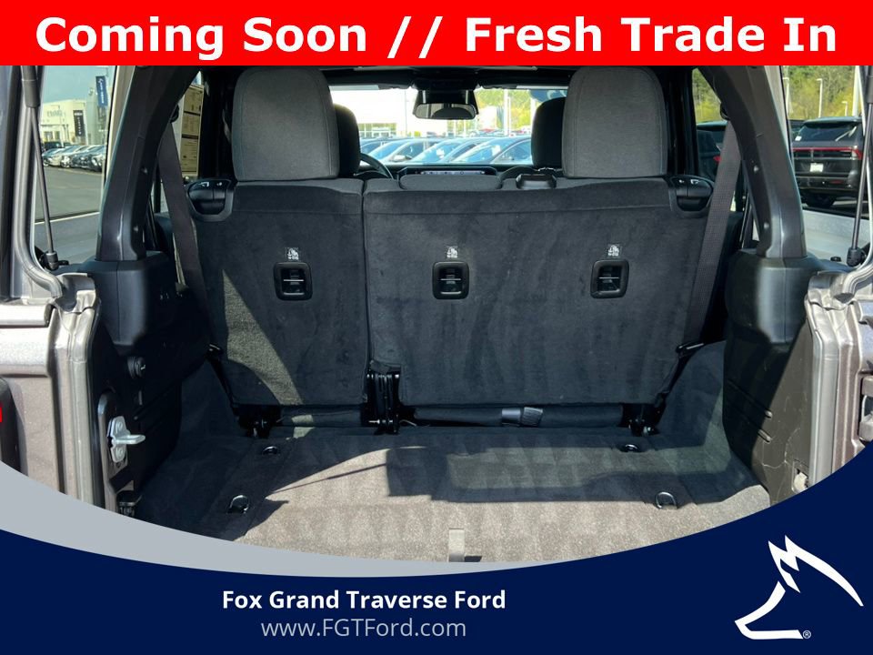 Used 2025 Jeep Wrangler Unlimited Sahara AWD/4WD image 32