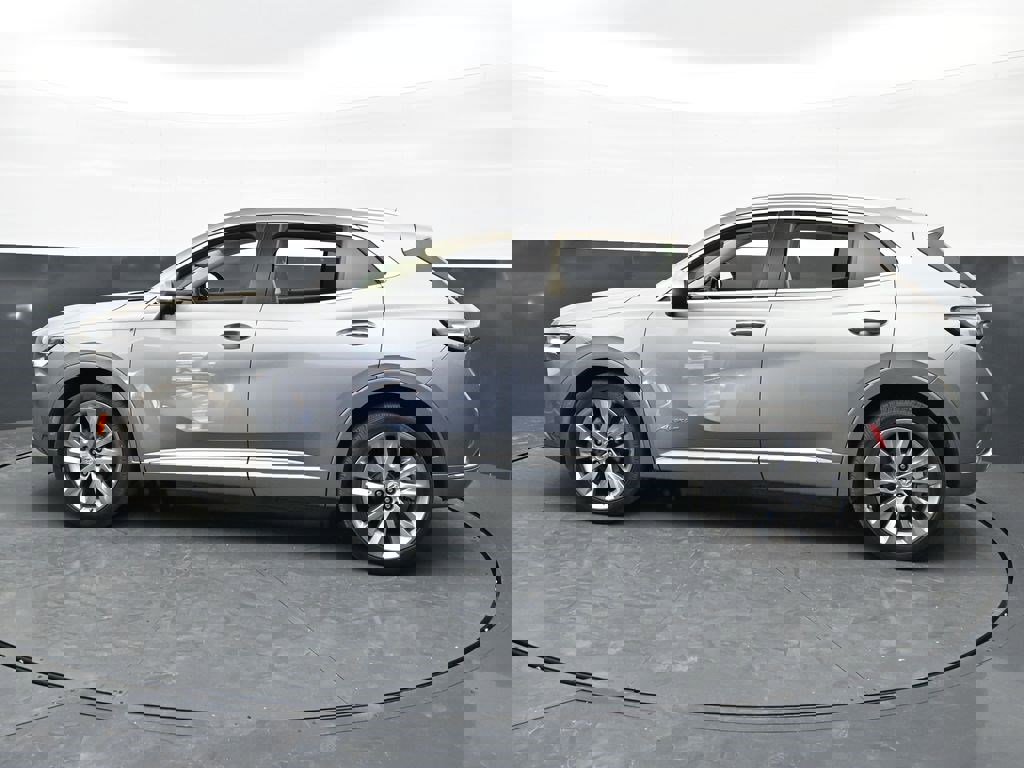 Used 2023 Buick Envision Avenir AWD/4WD image 4