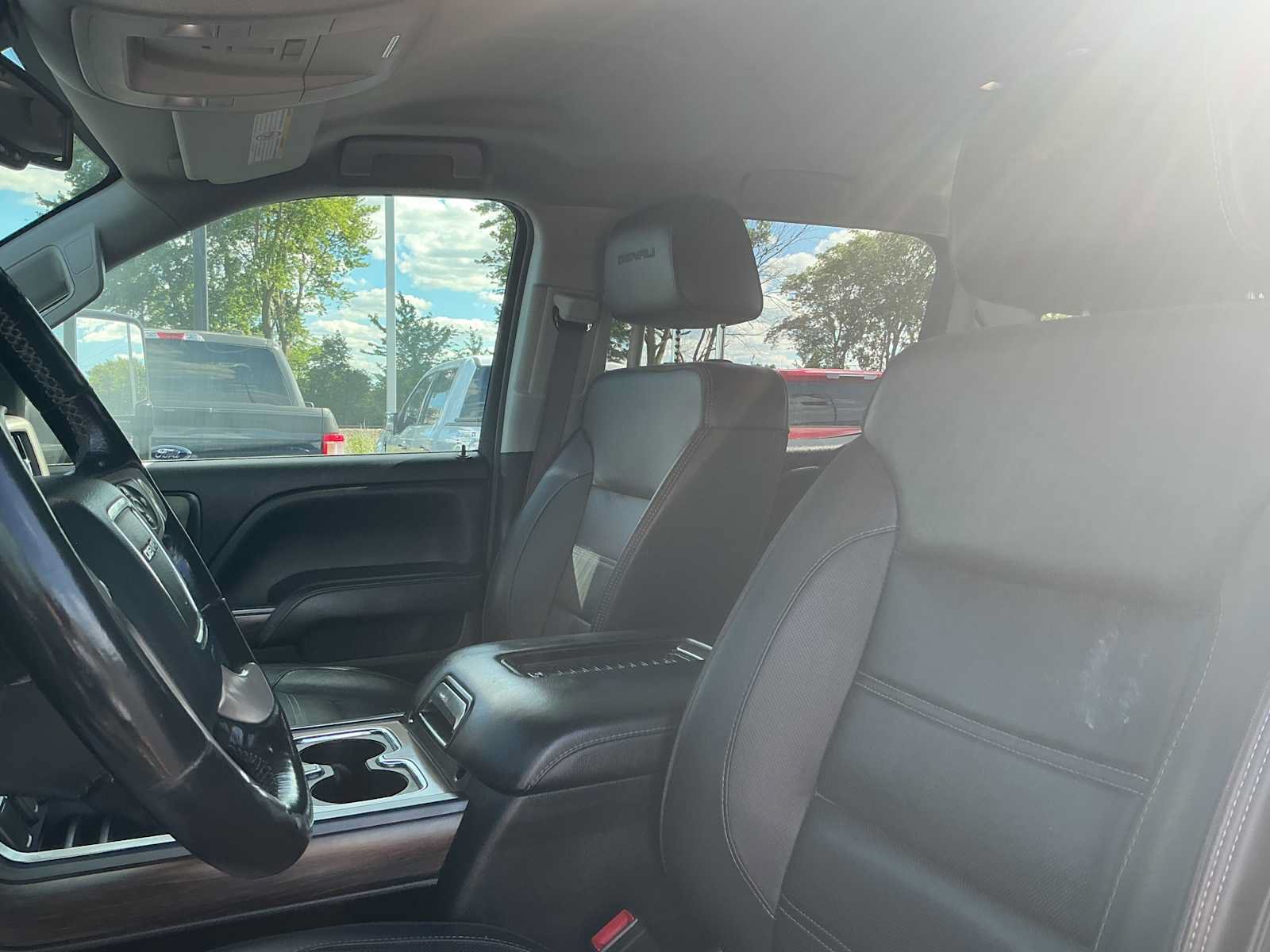 Used 2018 GMC Sierra 2500 Denali w/ Duramax Plus Package AWD/4WD image 22