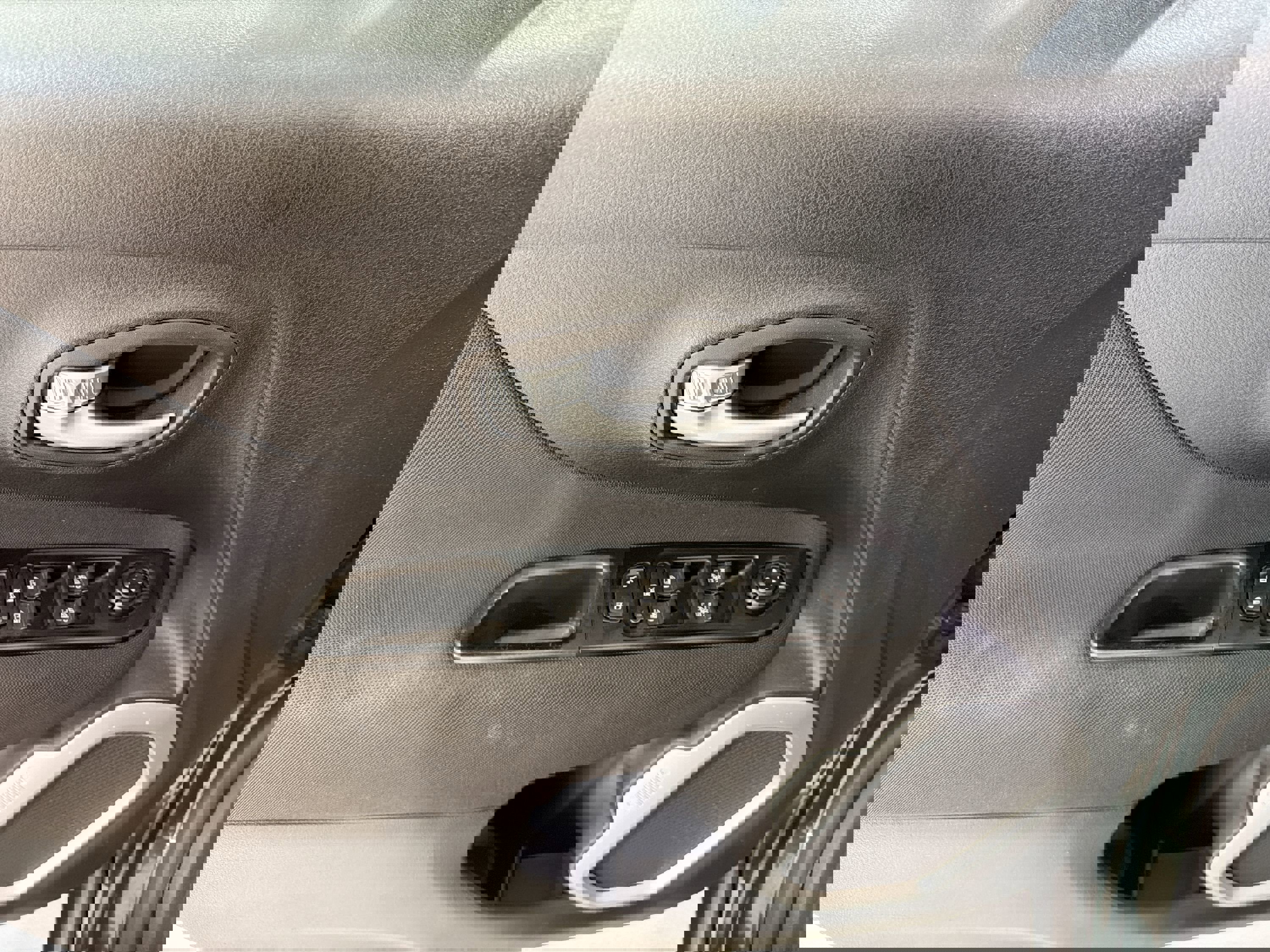 Used 2021 Jeep Renegade Sport image 12