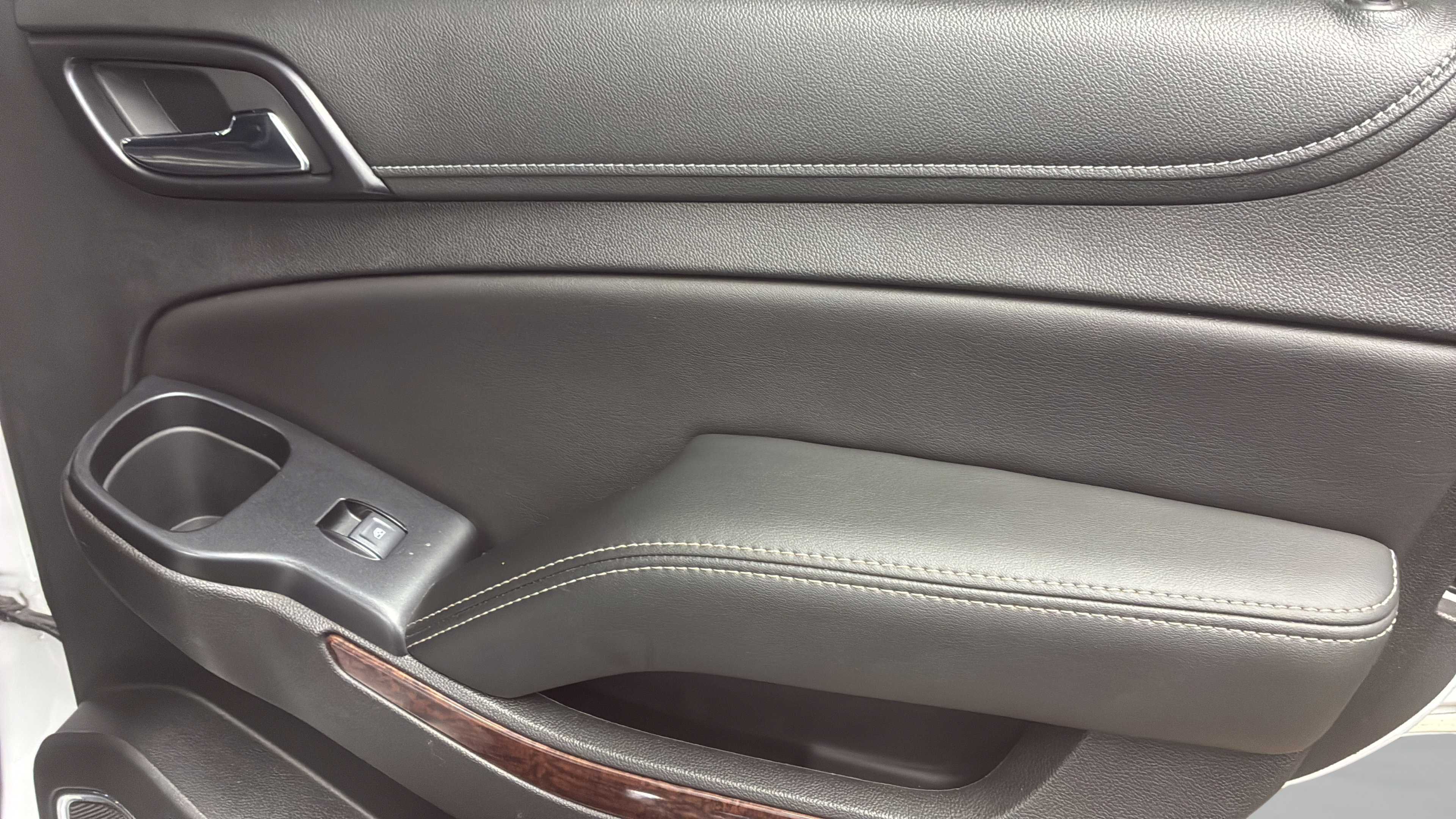 Used 2018 GMC Yukon SLT w/ Premium Edition RWD image 24