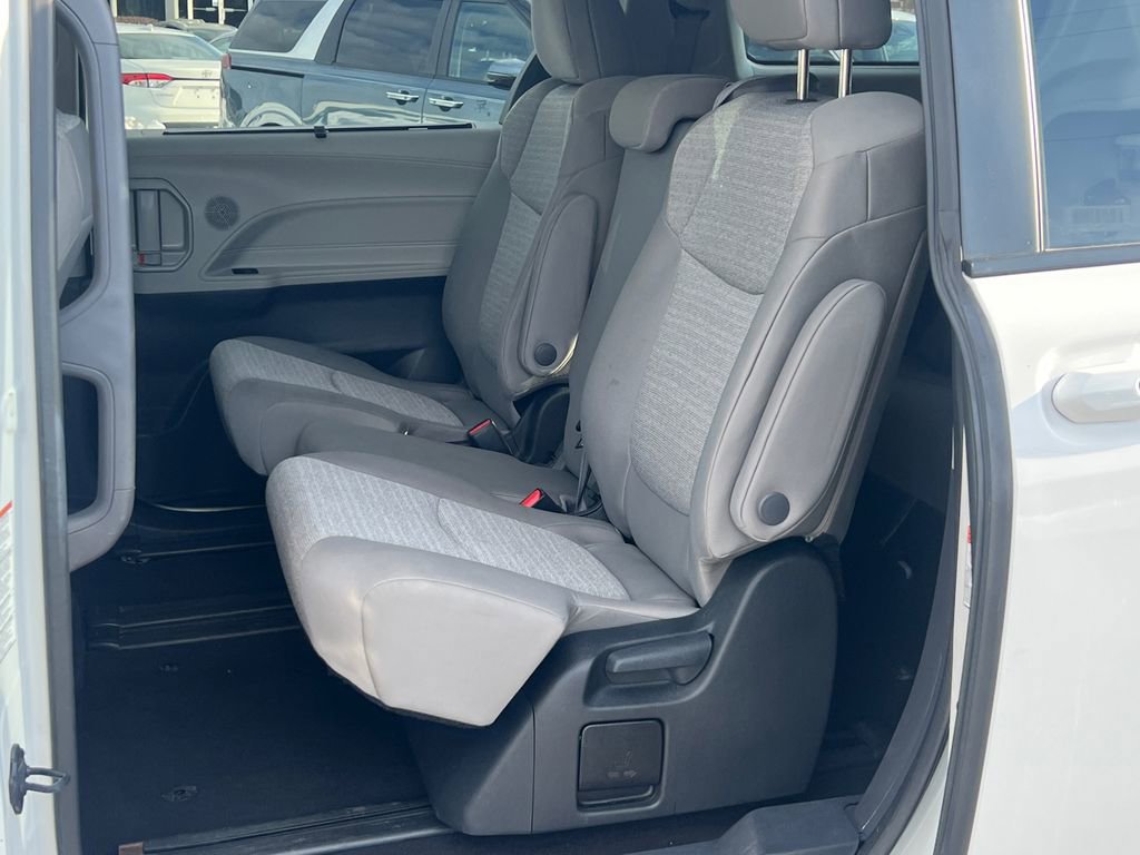 Used 2024 Toyota Sienna LE image 16