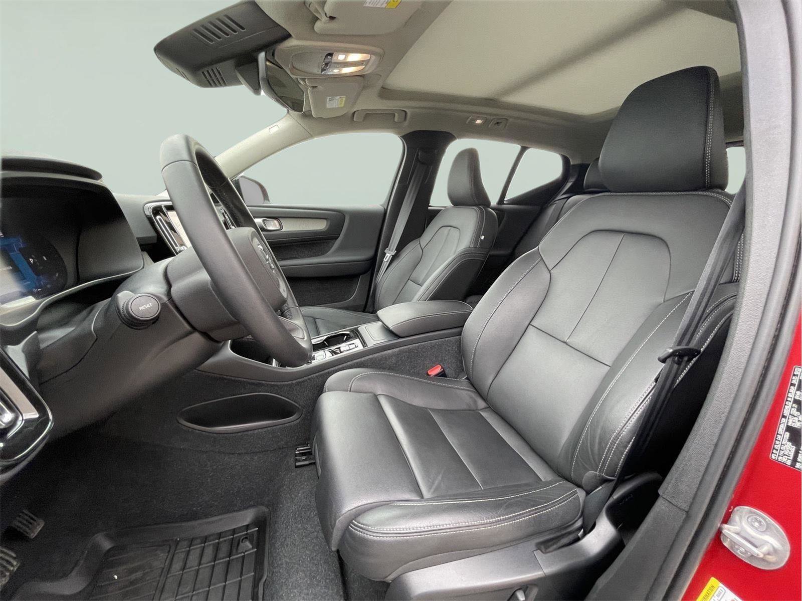 Used 2024 Volvo XC40 B5 Plus w/ Climate Package image 13