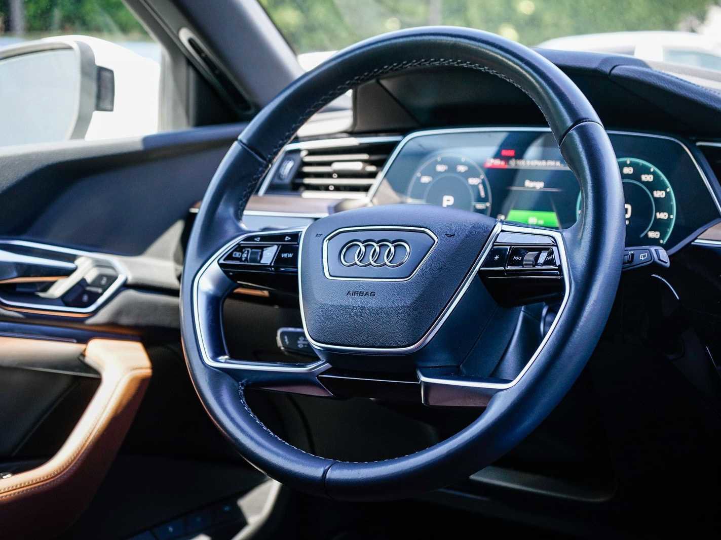 Used 2024 Audi Q8 e-tron Premium Plus w/ Premium Plus Package image 15