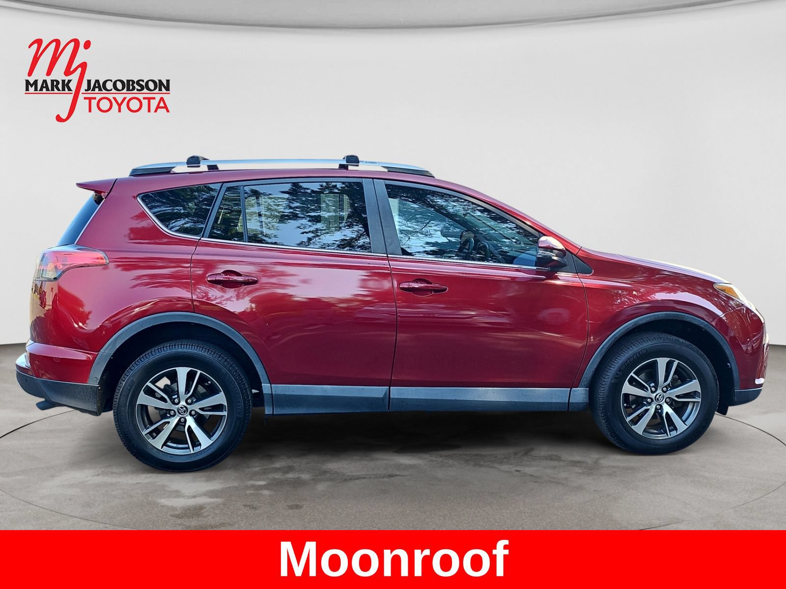 Used 2018 Toyota RAV4 XLE AWD/4WD image 6