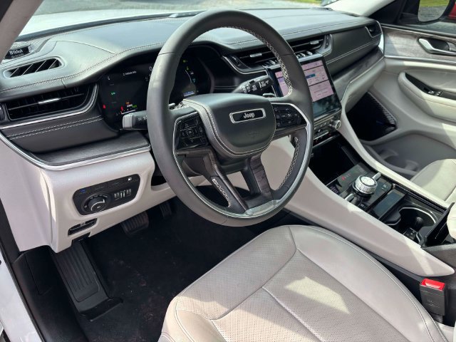 Used 2022 Jeep Grand Cherokee Overland w/ MOPAR Finishing Package AWD/4WD image 14