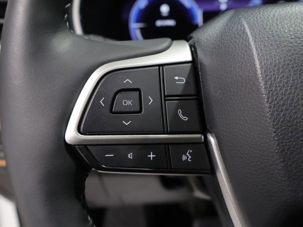 Used 2025 Toyota Highlander Platinum image 38