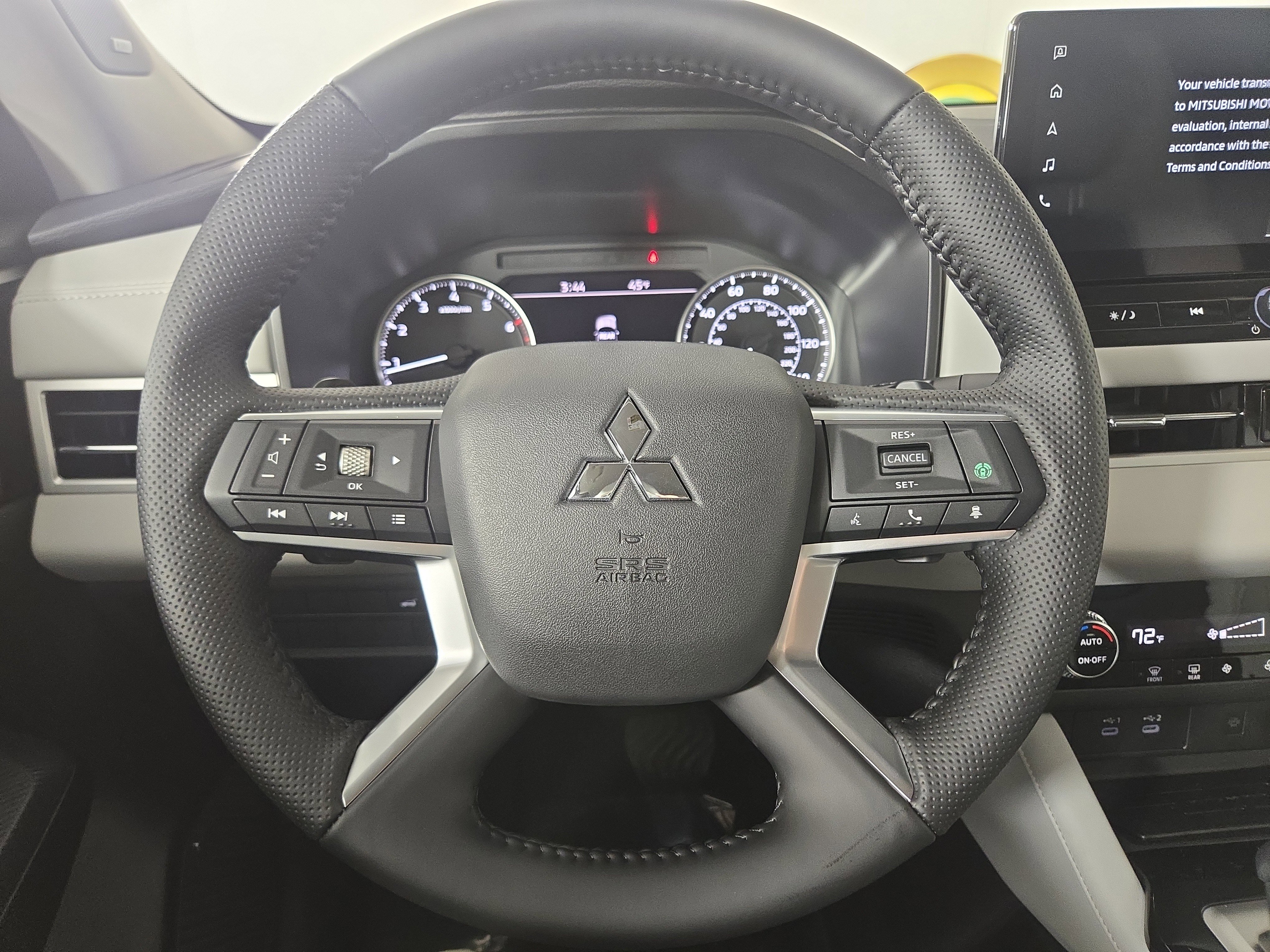 New 2025 Mitsubishi Outlander SE image 14