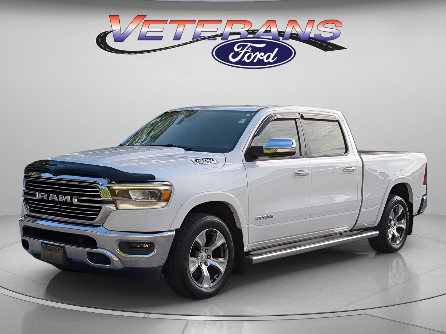 Used 2019 RAM 1500 Laramie AWD/4WD image 1
